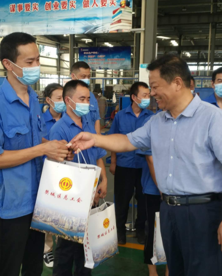 領(lǐng)導(dǎo)關(guān)懷 領(lǐng)導(dǎo)關(guān)懷